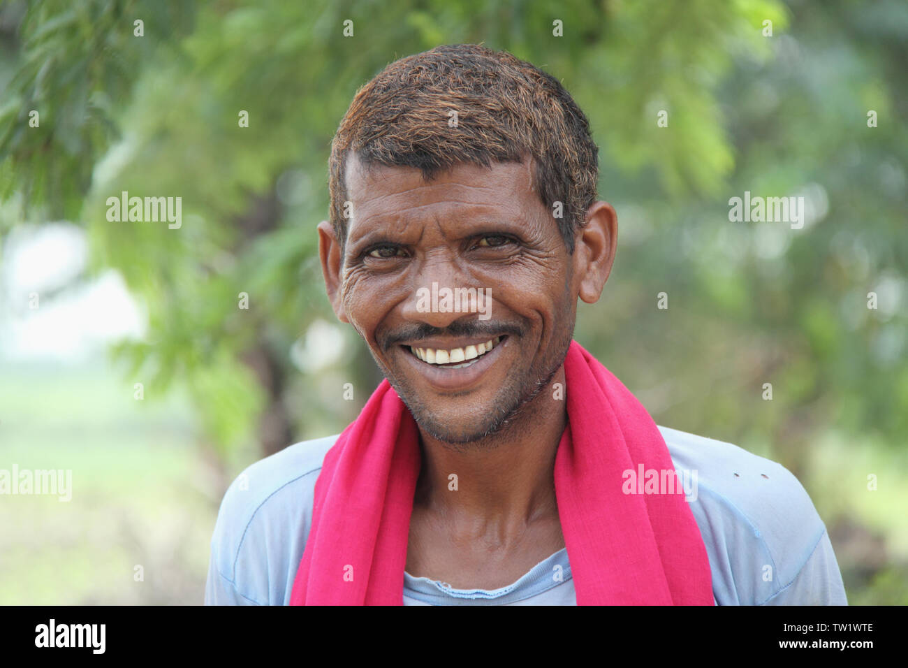 Portrait d'un homme souriant, Inde Banque D'Images