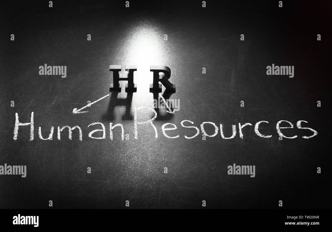 Lettres et des Ressources humaines RH texte écrit à la craie sur tableau noir background Banque D'Images