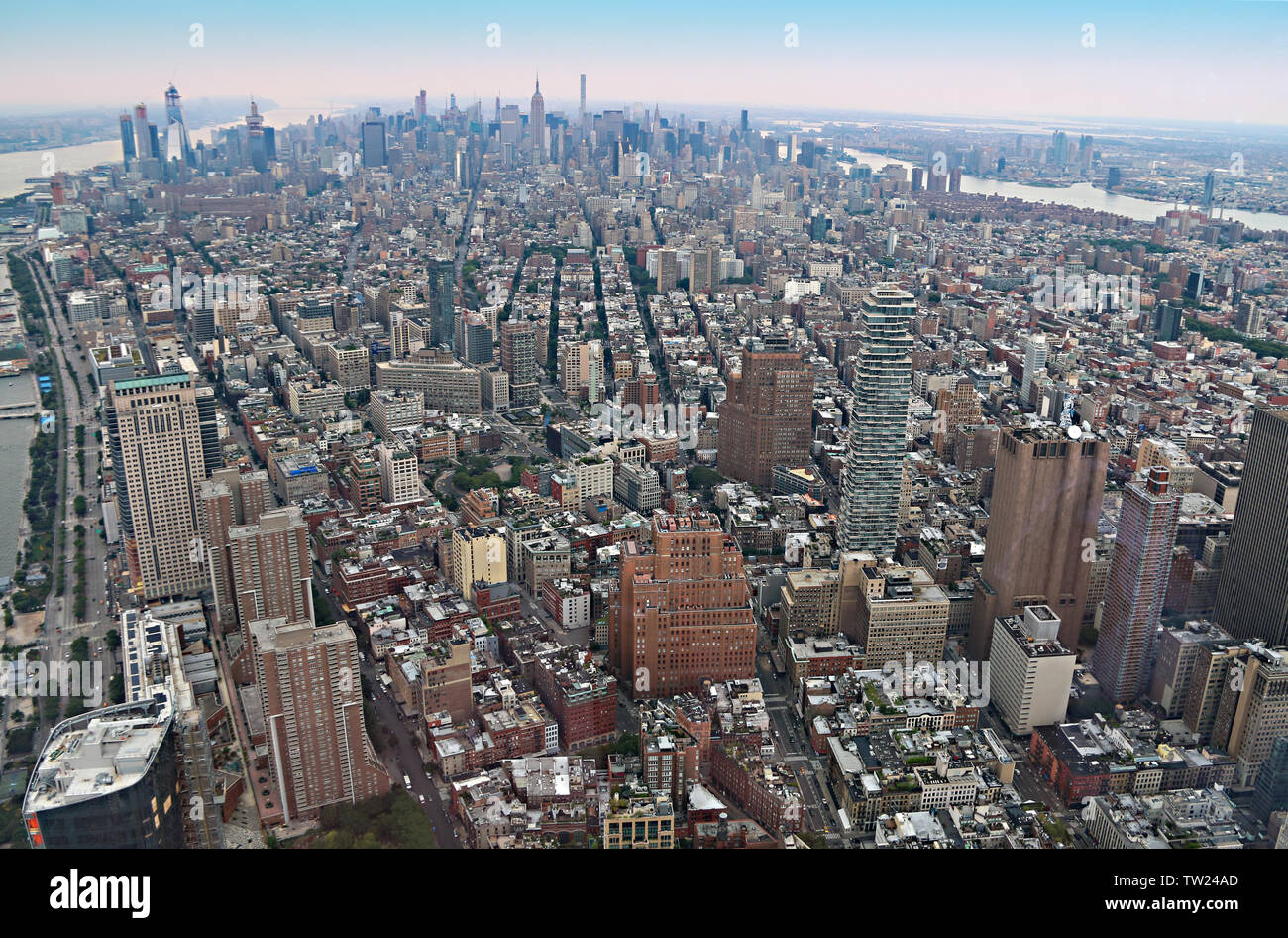 Vue épique de Manhattan et de l'Empire State Building d'Owo - un observatoire mondial, New York City, New York, USA Banque D'Images