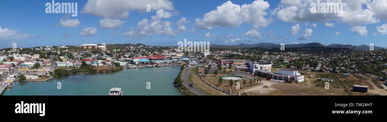 Vue depuis le terminal de croisière St John's - Antigua Banque D'Images