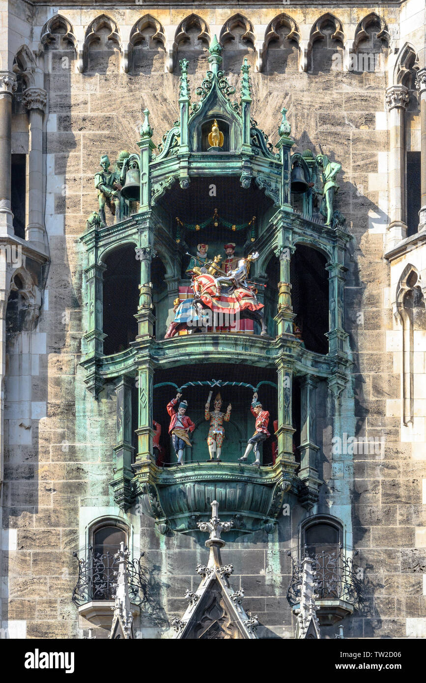 Une vue étroite de l'Rathaus-Glockenspiel de Munich, Allemagne Banque D'Images