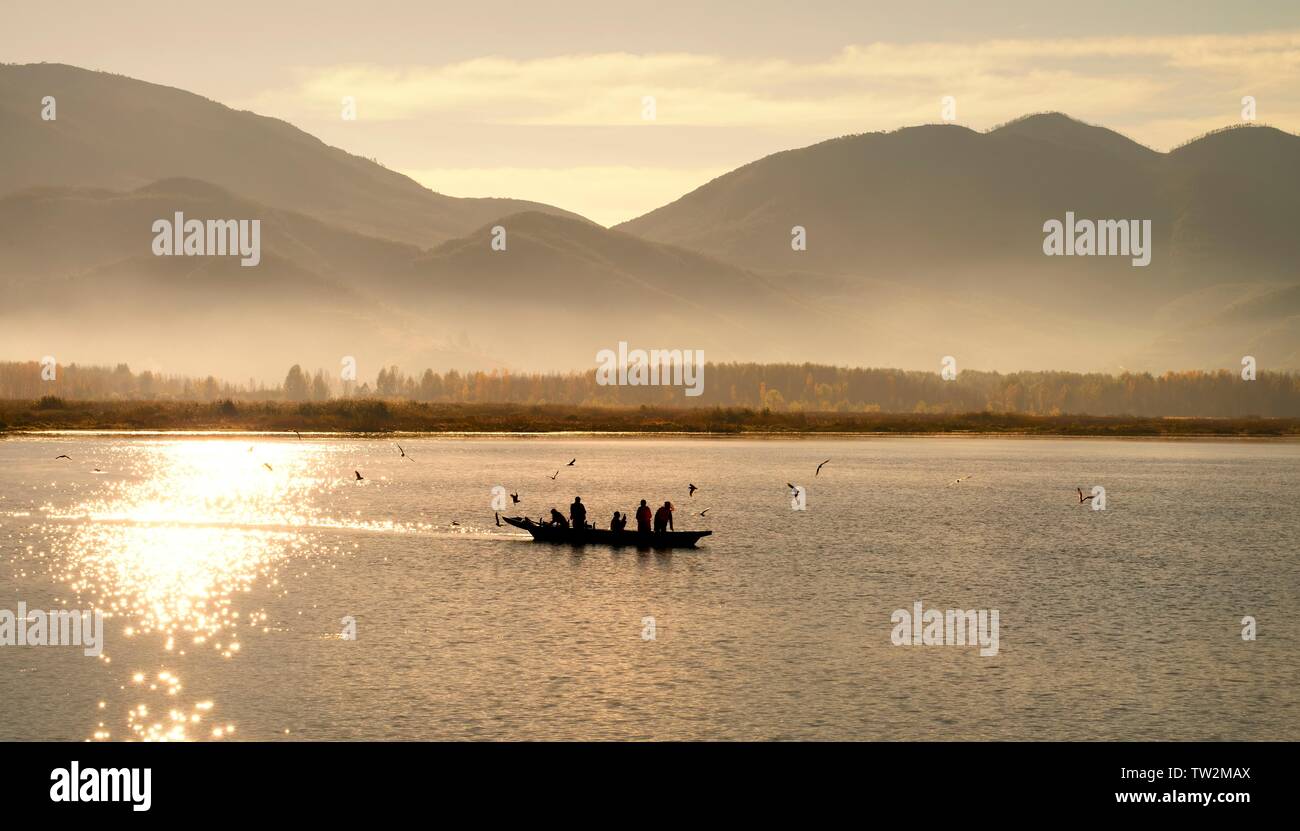 Décor de Lugu Lake. Situé dans la préfecture de Liangshan, dans la province du Sichuan Banque D'Images