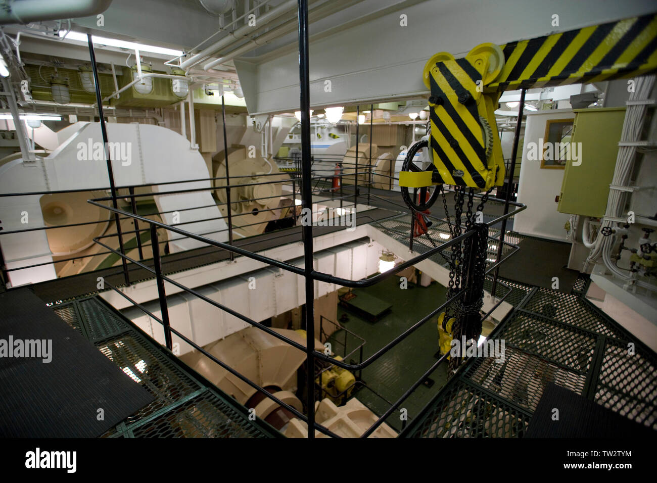 Salle des machines d'un brise-glace nucléaire le plus important au monde, 50 ans de la Victoire, la classe Arkita, affrété par Quark Expeditions pour voyage au pôle Nord. Banque D'Images Salle des machines d'un brise-glace nucléaire le plus important au monde, 50 ans de la Victoire, la classe Arkita, affrété par Quark Expeditions pour voyage au pôle Nord. Banque D'Images