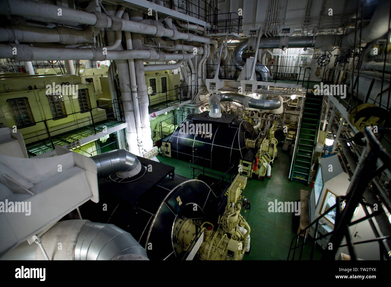 Salle des machines d'un brise-glace nucléaire le plus important au monde, 50 ans de la Victoire, la classe Arkita, affrété par Quark Expeditions pour voyage au pôle Nord. Banque D'Images Salle des machines d'un brise-glace nucléaire le plus important au monde, 50 ans de la Victoire, la classe Arkita, affrété par Quark Expeditions pour voyage au pôle Nord. Banque D'Images