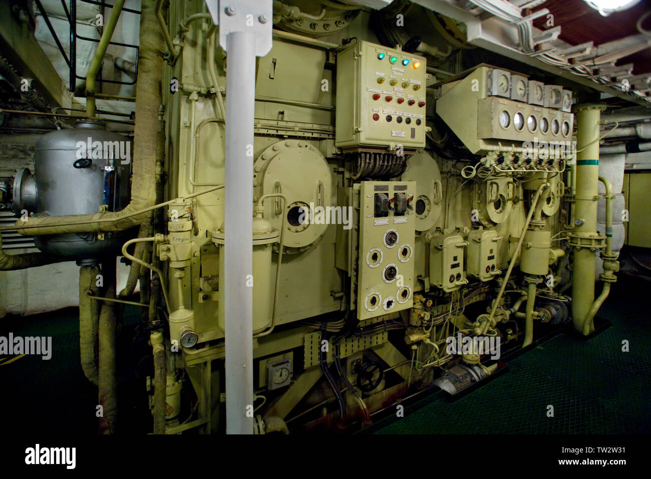 Salle des machines d'un brise-glace nucléaire le plus important au monde, 50 ans de la Victoire, la classe Arkita, affrété par Quark Expeditions pour voyage au pôle Nord. Banque D'Images Salle des machines d'un brise-glace nucléaire le plus important au monde, 50 ans de la Victoire, la classe Arkita, affrété par Quark Expeditions pour voyage au pôle Nord. Banque D'Images