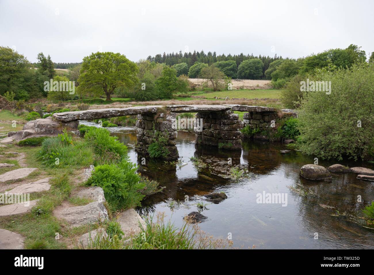 Vieux Pont battant à Postbridge, Dartmoor, dans le Devon. Banque D'Images
