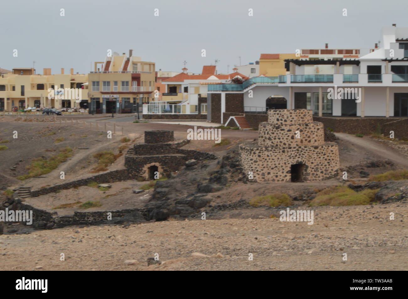 Anciens fours à chaux à côté du château d'El Cotillo. Le 4 juillet 2013. La Oliva El Cotillo Fuerteventura Îles Canaries. Vacances Nature Banque D'Images