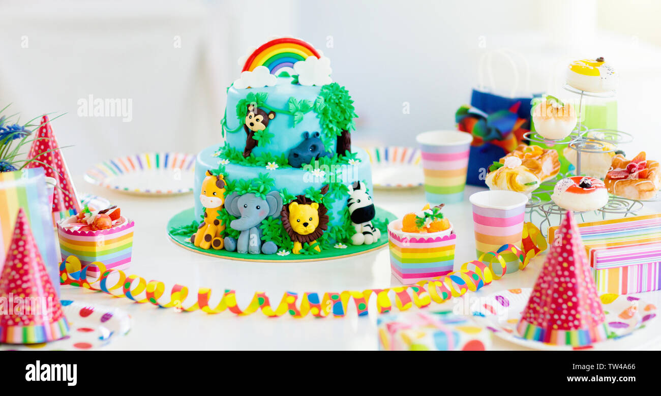 Birthday Cake Elephant Banque D Image Et Photos Alamy Birthday Cake Elephant Banque D Image Et Photos Alamy