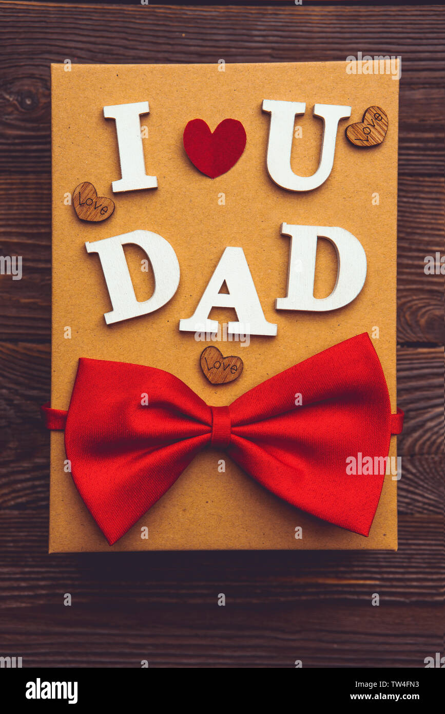 L'inscription je t'aime, papa en lettres blanches. Banque D'Images