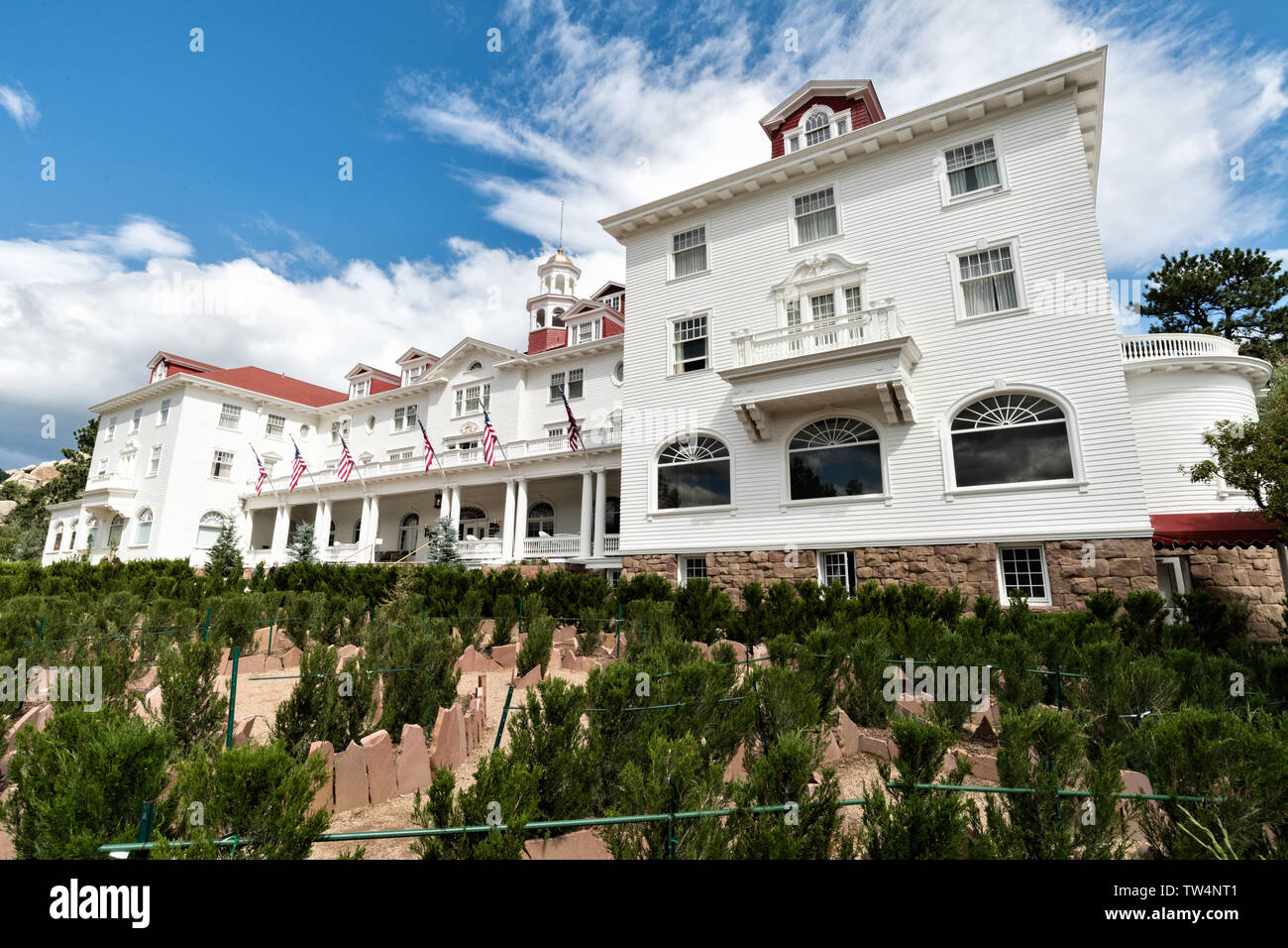 L'historique de l'Hôtel Stanley, un 142-room hotel néo-colonial construit en 1909, près de l'entrée de Rocky Mountain National Park de Estes Park, Colorado. L'hôtel inspiré de l'hôtel donnent sur dans le roman de Stephen King The Shining. Banque D'Images