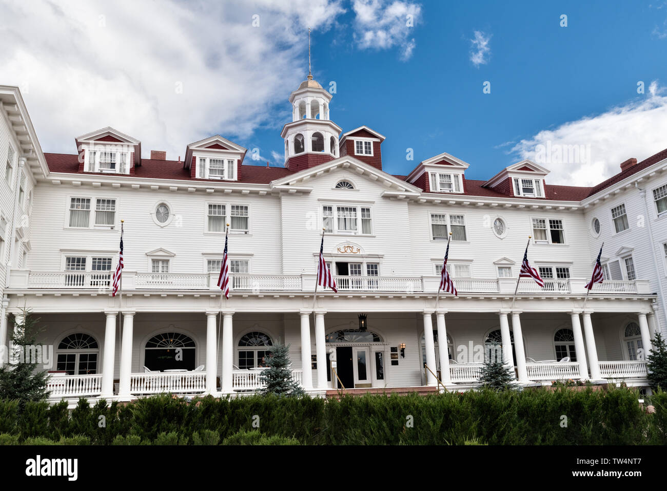 L'historique de l'Hôtel Stanley, un 142-room hotel néo-colonial construit en 1909, près de l'entrée de Rocky Mountain National Park de Estes Park, Colorado. L'hôtel inspiré de l'hôtel donnent sur dans le roman de Stephen King The Shining. Banque D'Images