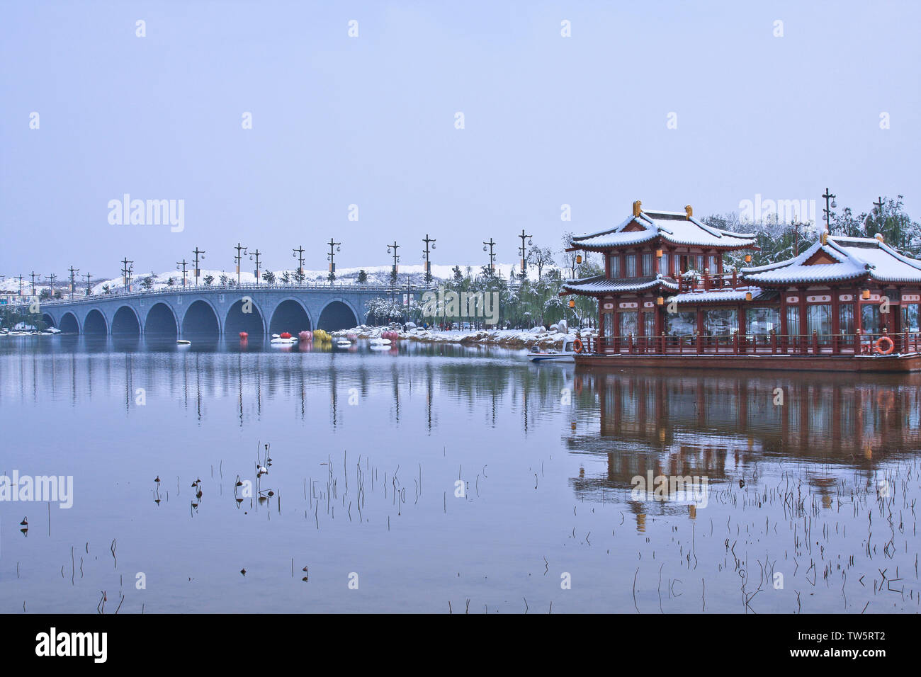 Ancienne ville Xi'an Qujiang Scenic Area Big Wild Goose Pagoda Rainbow Garden City South Lake Scenery Banque D'Images