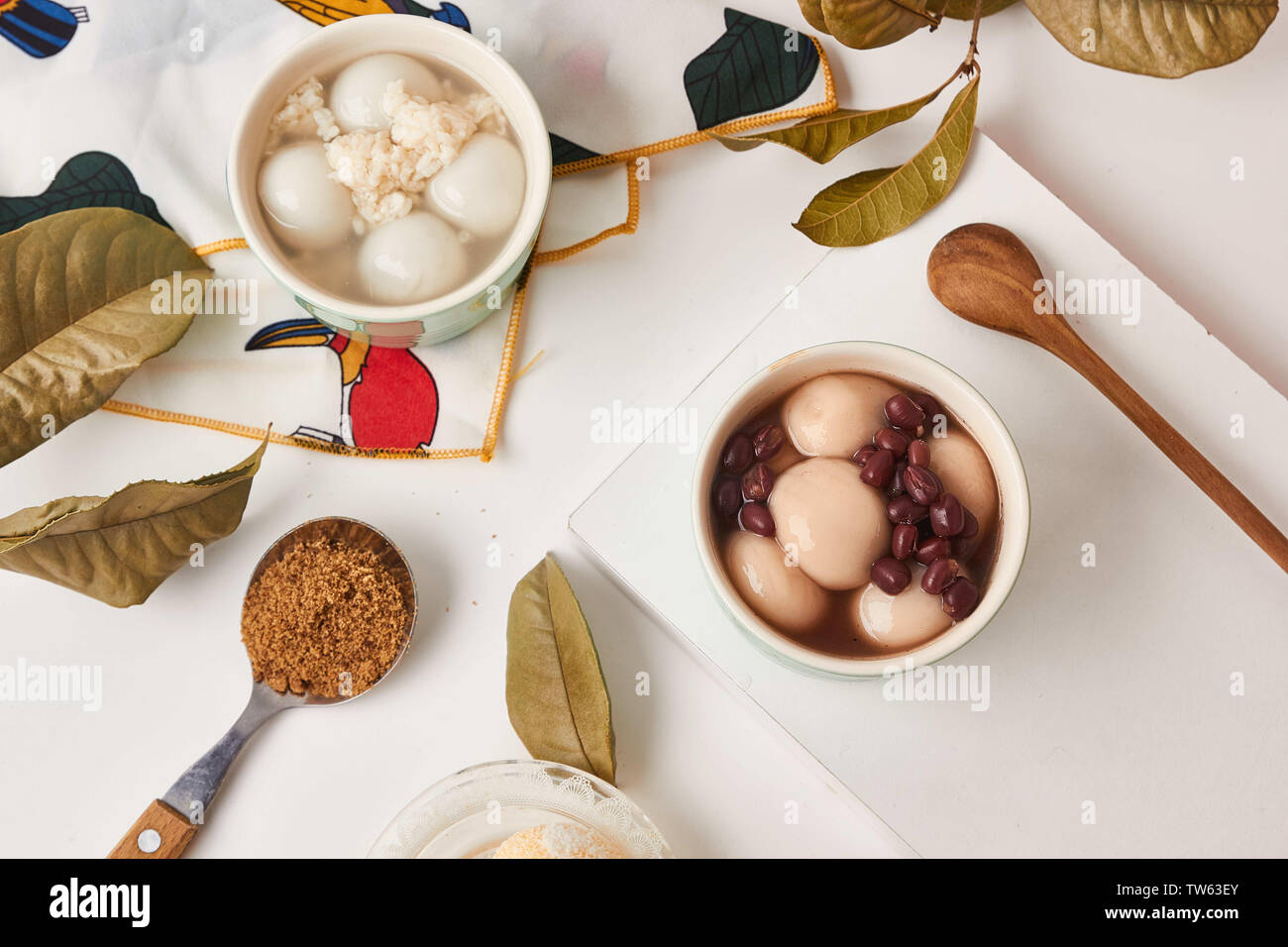 Les boulettes sur la table. Banque D'Images