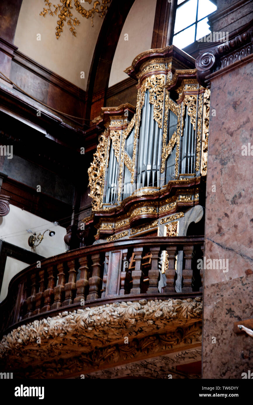 La magnifique église de St François d'assise sur le pont Charles à Prague est un chef d'oeuvre du baroque Banque D'Images