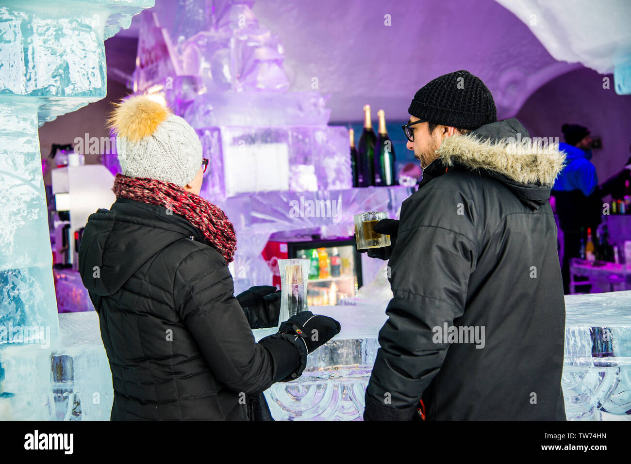 Les gens de l'alcool au bar de glace dans la glace de l'hôtel Montmorency Banque D'Images