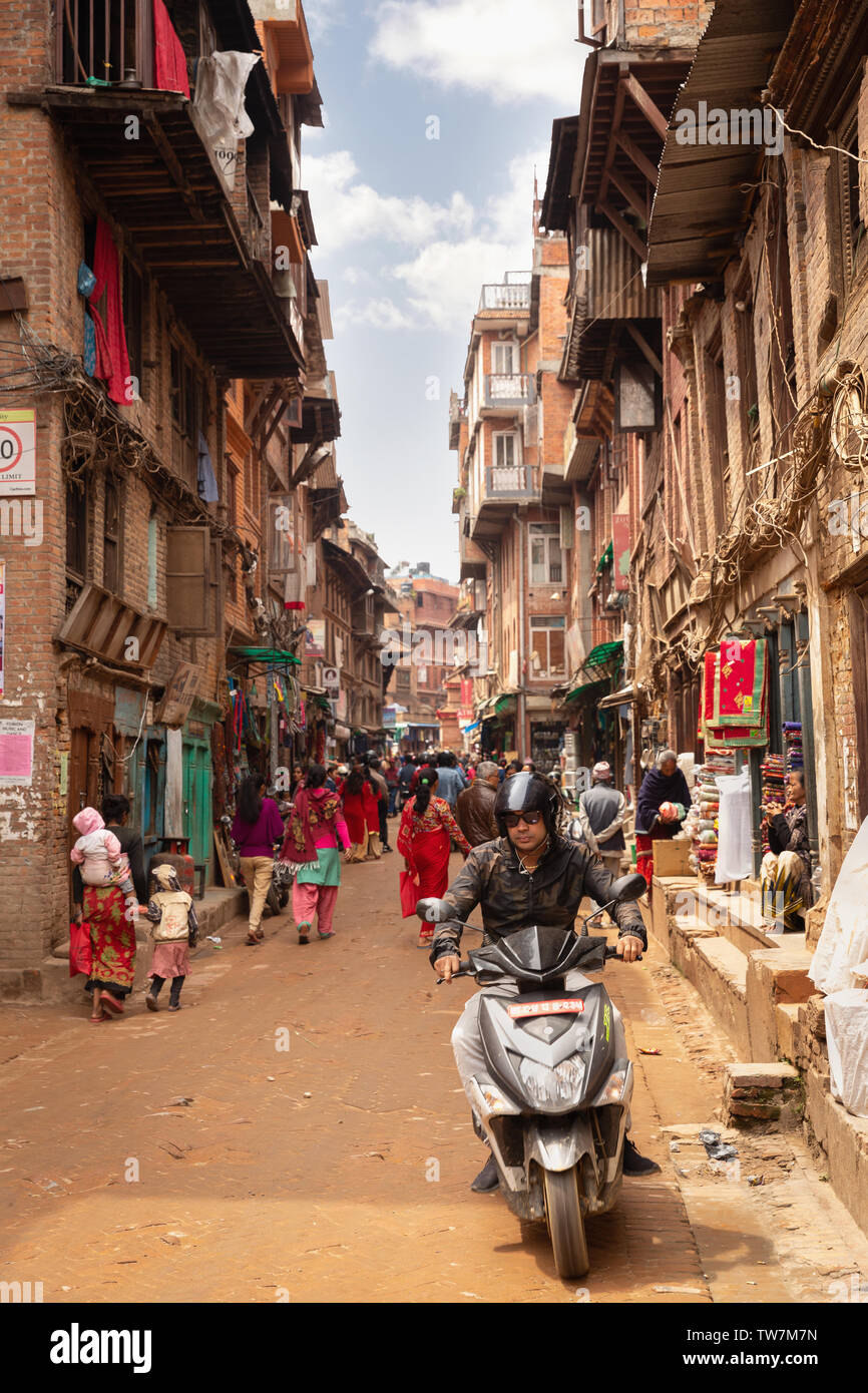 Rue bondée, Bhaktapur, Province N° 3, Népal, Asie Banque D'Images