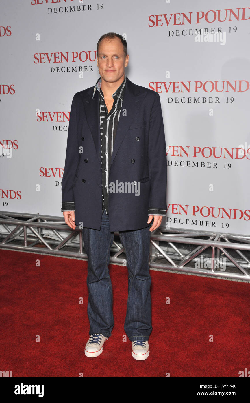 LOS ANGELES, CA. 16 décembre 2008 : Woody Harrelson au Los Angeles première de son nouveau film sept livres au Mann Village Theatre, Westwood. © 2008 Paul Smith / Featureflash Banque D'Images