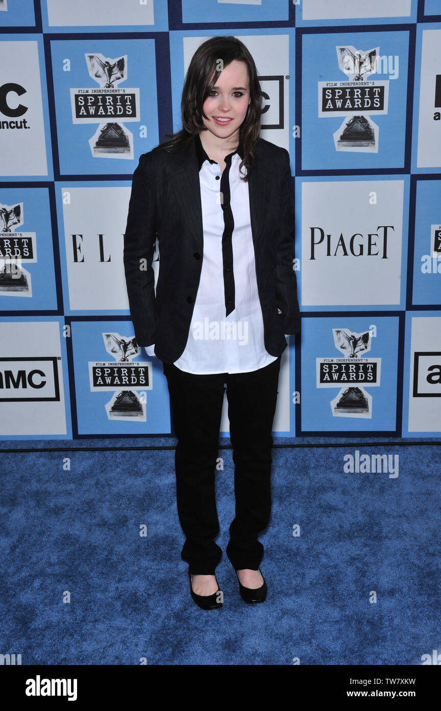 LOS ANGELES, CA. 23 février 2008 : Ellen Page au 23e Congrès annuel de l'Indépendant Film Spirit Awards sur la plage de Santa Monica, CA. © 2008 Paul Smith / Featureflash Banque D'Images