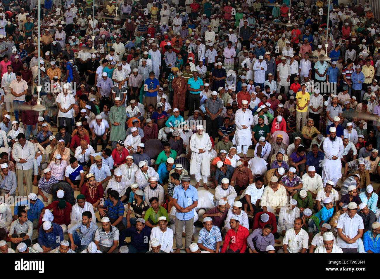 Les musulmans offrent Eid-ul-Fitr Baitul Mukarram prières à la Mosquée Nationale à Dhaka, au Bangladesh. Banque D'Images