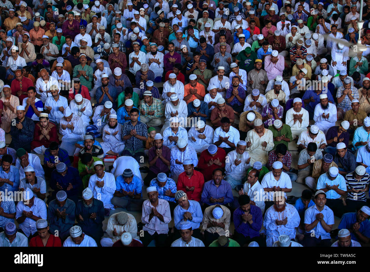 Les musulmans offrent Eid-ul-Fitr Baitul Mukarram prières à la Mosquée Nationale à Dhaka, au Bangladesh. Banque D'Images
