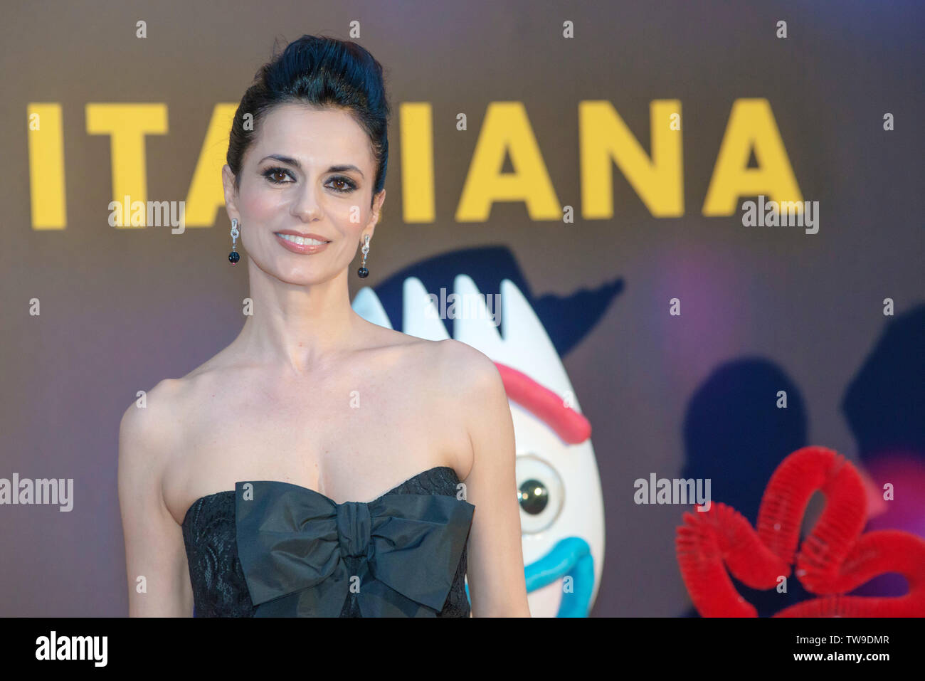 Des célébrités de la télévision italienne assister le tapis rouge de Toy Story 4 dans les studios à Rome Banque D'Images