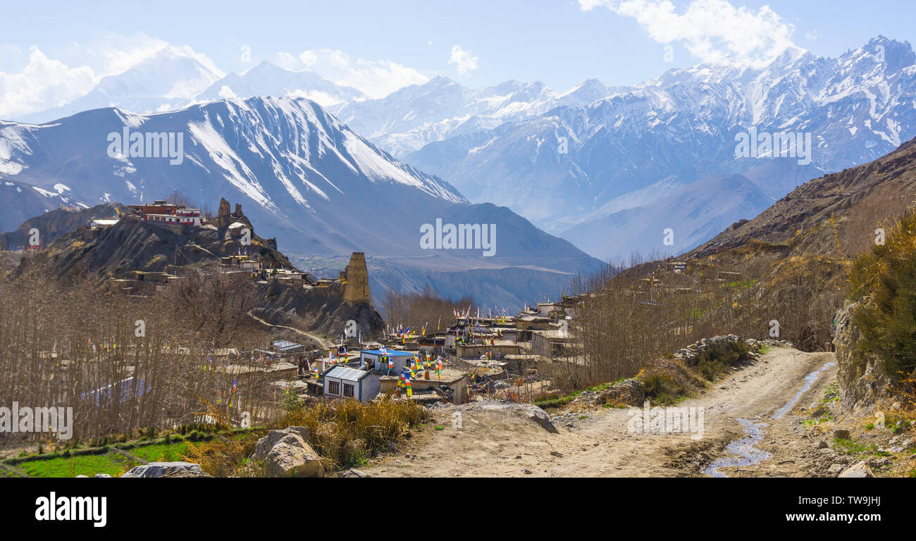 Un village de haute altitude dans la vallée près de Mustang Muktinah, Népal Banque D'Images