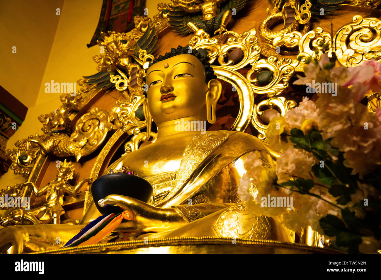Un Bouddha en or dans un temple à Kagbeni, Népal Banque D'Images