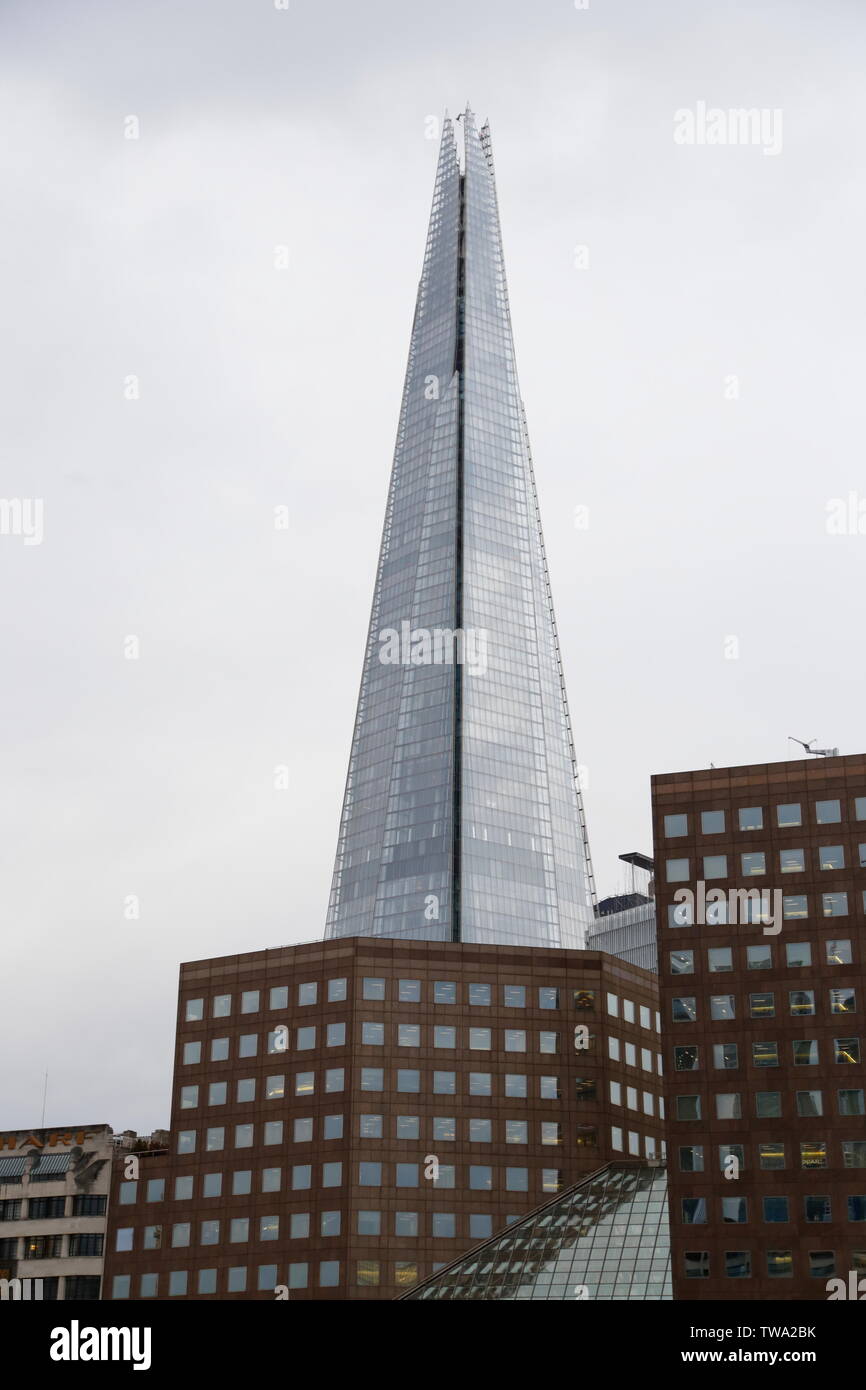Vue de l'emblématique bâtiment moderne, le fragment, et d'autres bâtiments dans la ville de Londres, Royaume-Uni. Banque D'Images
