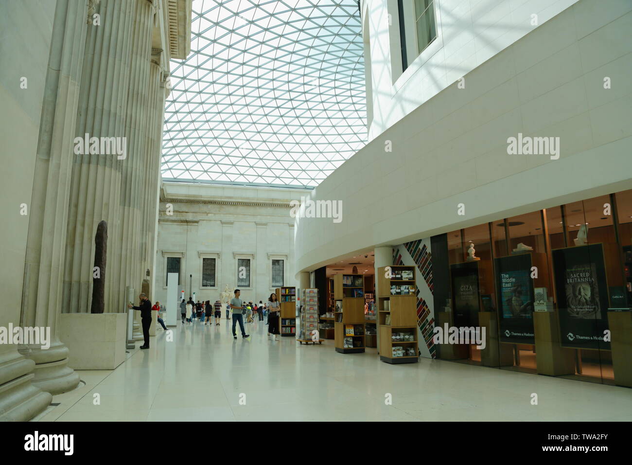 Intérieur de la grande cour dans le British Museum de Londres, Royaume-Uni. Banque D'Images