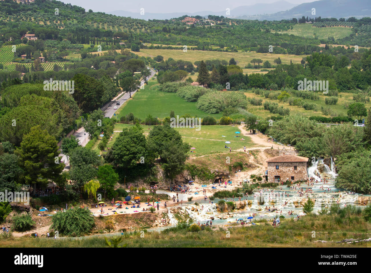 SATURNIA, Toscane, Italie - 15 juin 2019 : Avis de Saturnia Spa, Cascate del Mulino ie Mill Cascades. De belles formations naturelles. Banque D'Images