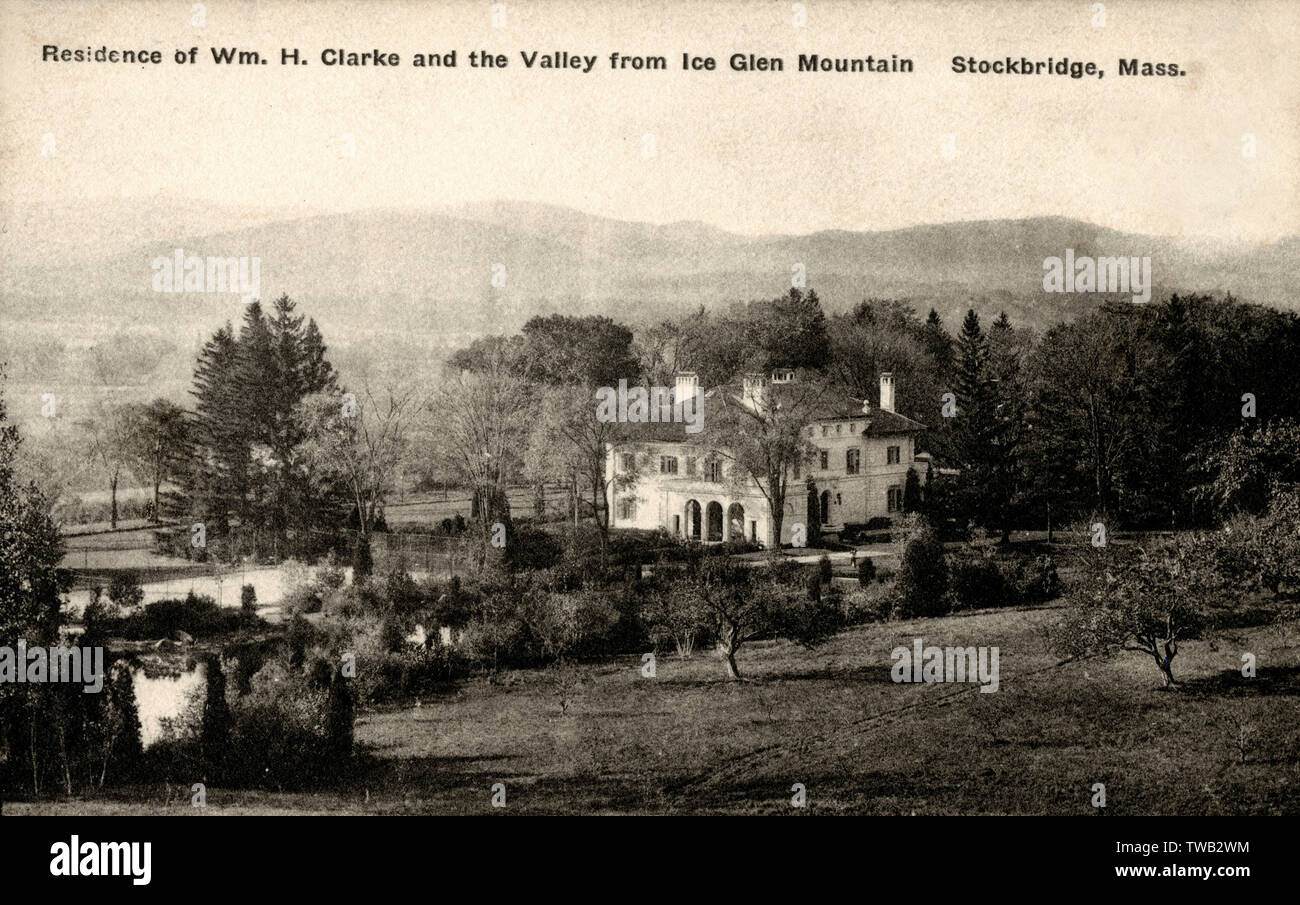 Résidence de William H. Clarke et la vallée de Glen Ice Mountain - Stockbridge, Massachusetts, USA. Villa 'Virginia' - un des derniers Berkshire Cottages construits dans le style renaissance méditerranéenne (1914-1915). Date : vers 1910 Banque D'Images