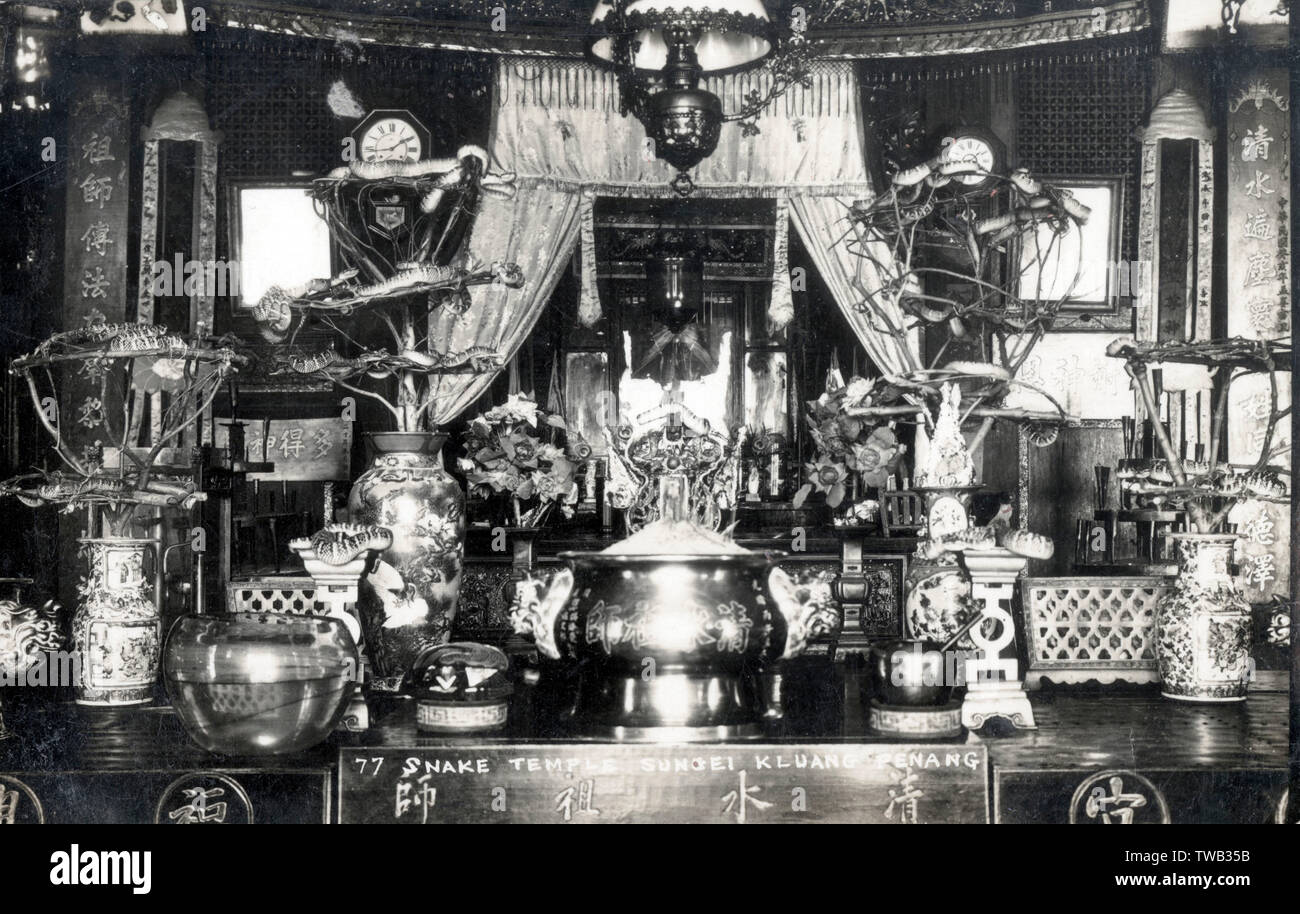 Autel dans le temple de Snake à Sungai Kluang, Penang, Malaisie Banque D'Images