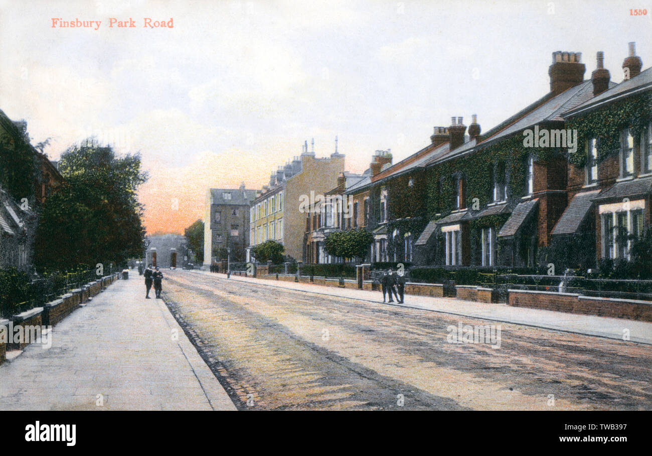 Finsbury Park Road, Londres. Un matin d'hivers froids. Vue vers les portes de l'Brownswood Park à la fin de la route. Date : 1905 Banque D'Images