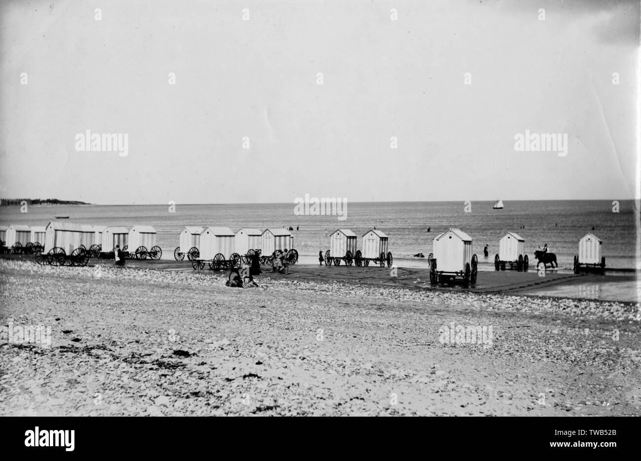 Cabines de baignade sur la plage de Colwyn Bay, au nord du pays de Galles Banque D'Images