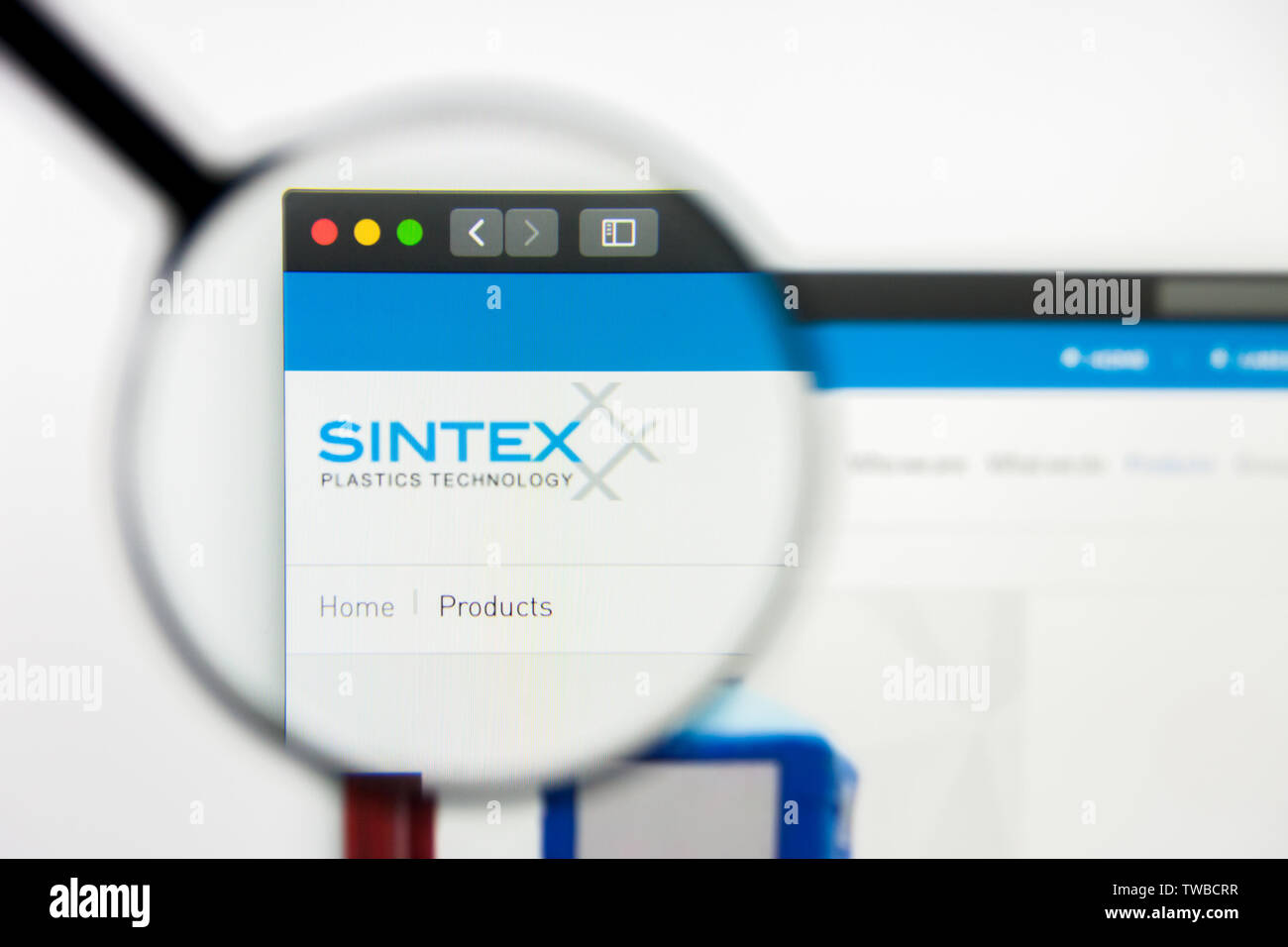 New York, New York State, USA - 18 juin 2019 : éditorial d'illustration de Sintex Plastics Technology accueil du site. Logo de la technologie des plastiques Sintex v Banque D'Images