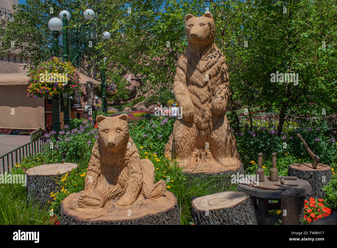 Orlando, Floride. Le 24 mai 2019. Ours sculpté en bois sur le pavillon du Canada à Epcot à Walt Disney World Resort . Banque D'Images