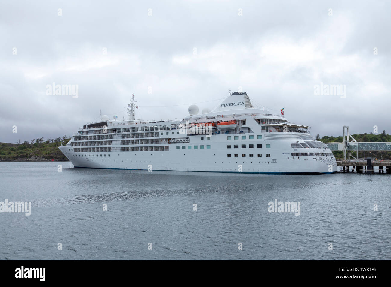 Le bateau de croisière amarré au vent d'argent le port de Stornoway, Isle Of Lewis, Western Isles, îles Hébrides, Ecosse, Royaume-Uni Banque D'Images
