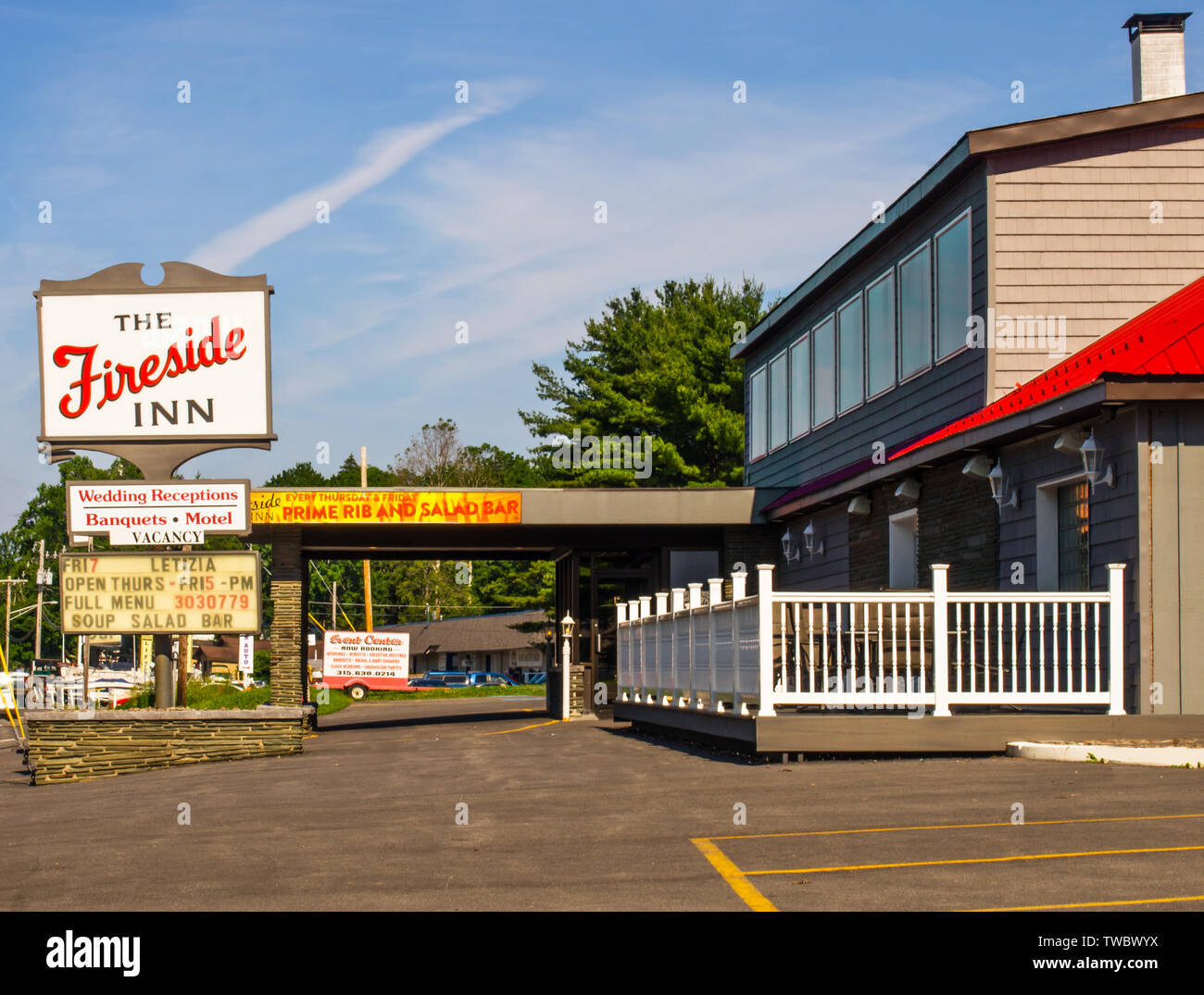 Moore, New York, USA. 19 juin, 2019. Le Fireside Inn, un point de repère local restaurant et création d'événements en face de la rivière de la Seneca Banque D'Images