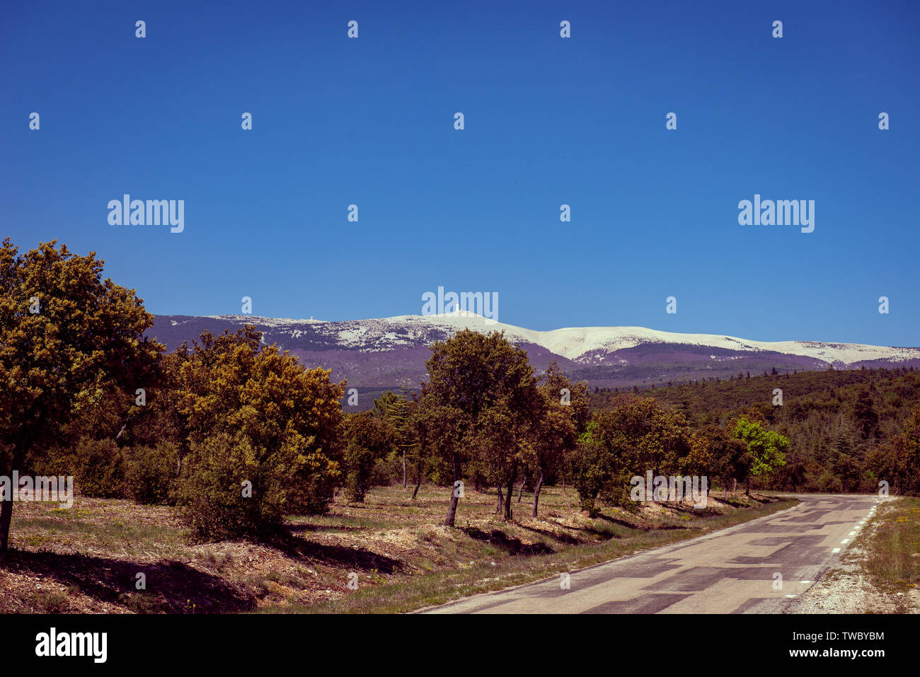 Vue vers le Mont Ventoux des villages environnants Banque D'Images