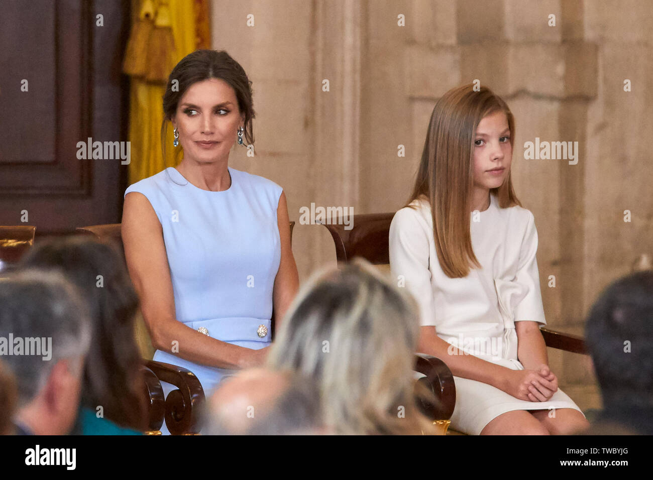 Reine Letizia d'Espagne, la Princesse Leonor et Princess Sofia assister à l'Imposition des décorations de l'Ordre du Mérite Civil au Palais Royal de Madrid. Banque D'Images