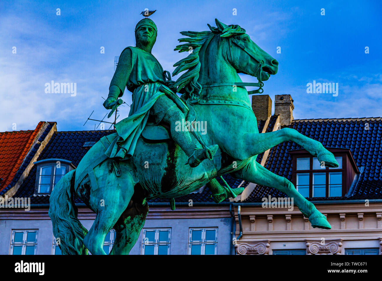Statue de l'évêque Absalon, le légendaire fondateur du 12ème siècle de la ville de Copenhague. Copenhague, Danemark. Janvier 2019. Banque D'Images