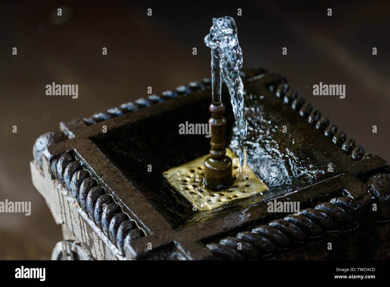 Fontaine d'eau potable en Arménie dans la journée Banque D'Images