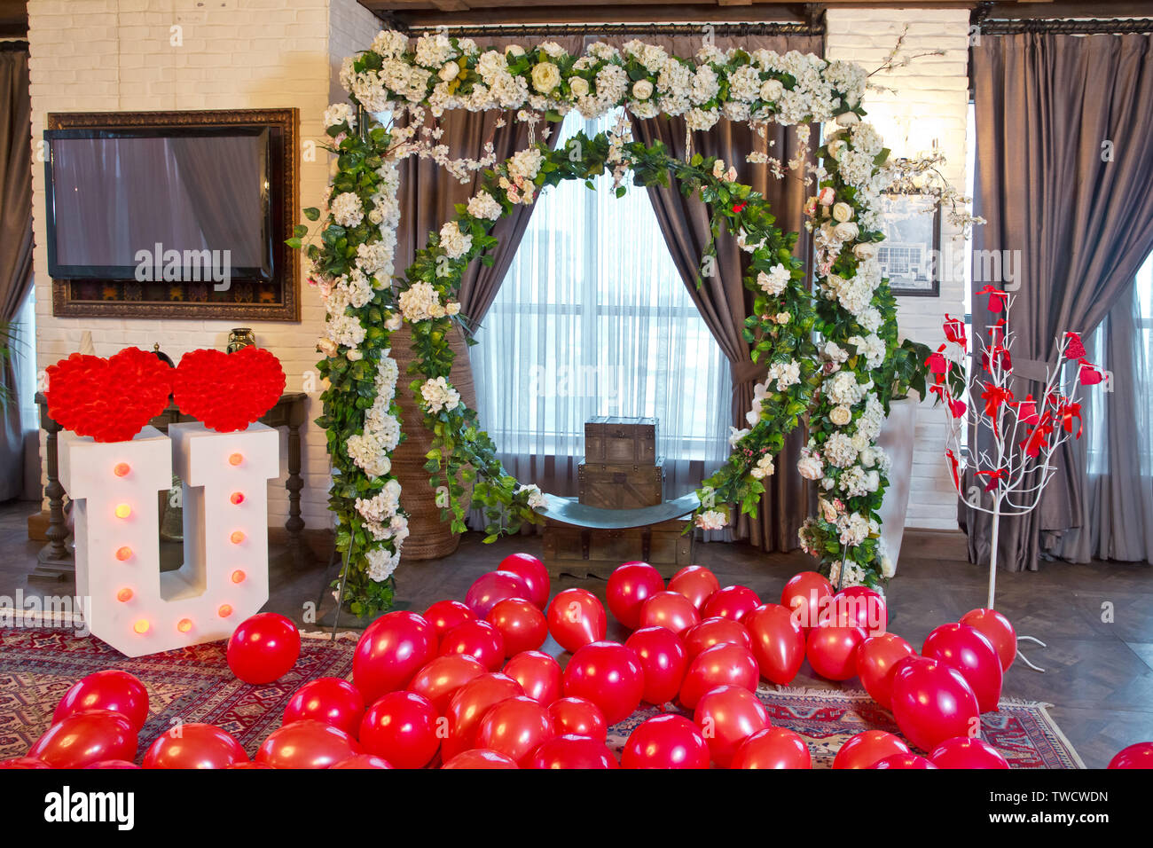 Decoration D Anniversaire Sur Le Sol Derriere Le Ballon Rouge Et De Fleurs Sphere Rouge Pile Boules Design Art Contexte Ballon Rouge Sur Le Sol Photo Stock Alamy Decoration D Anniversaire Sur Le Sol Derriere Le Ballon Rouge Et De Fleurs Sphere Rouge Pile Boules Design Art Contexte Ballon Rouge Sur Le Sol Photo Stock Alamy