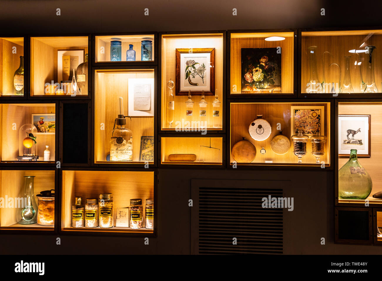 Paris, France, Octobre 09, 2018 : Musée du parfum Fragonard, La Maison de vente de produits de parfumerie Fragonard, exposition, composants, histoire de parfum Banque D'Images
