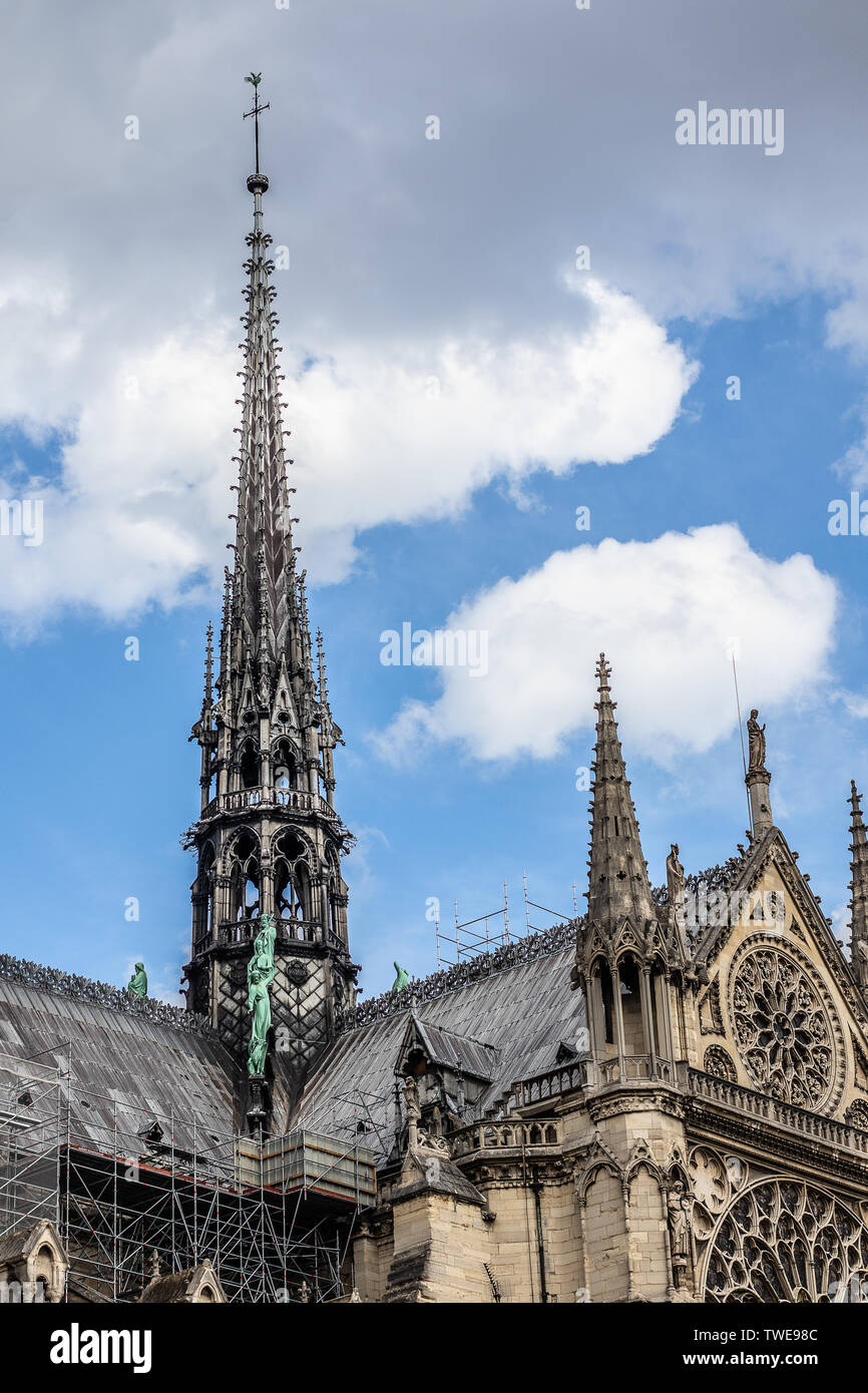 Paris, France, Oct 11, 2018 point de vue touristique à Paris, la cathédrale de Notre-Dame, Notre-Dame de Paris est plus beaux exemples de l'architecture gothique française Banque D'Images