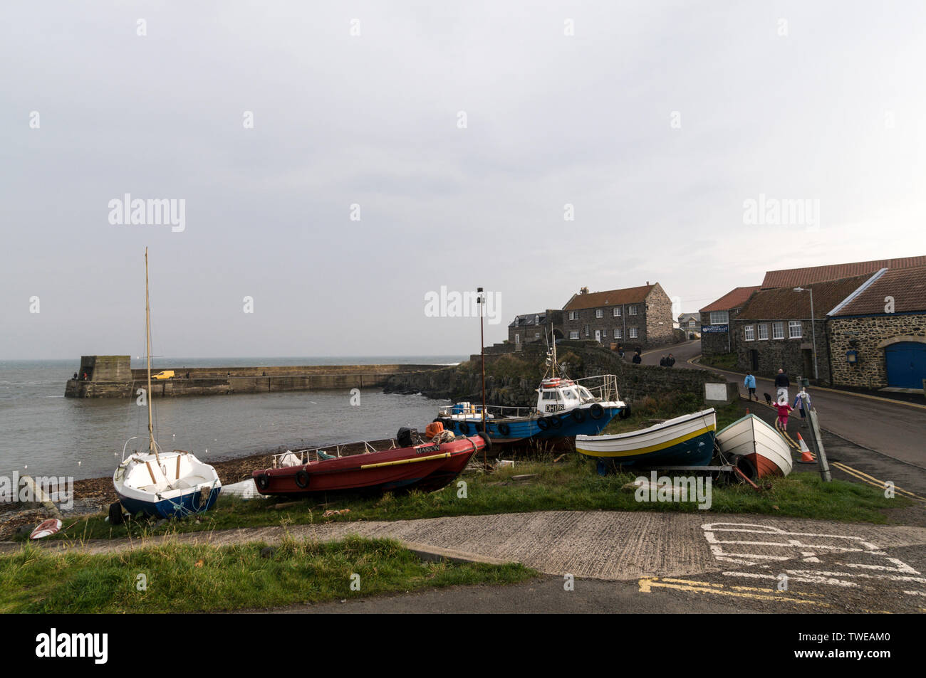 Petit village de pêcheurs de Craster, célèbre pour son poisson fumé dans le Northumberland, Angleterre. Banque D'Images