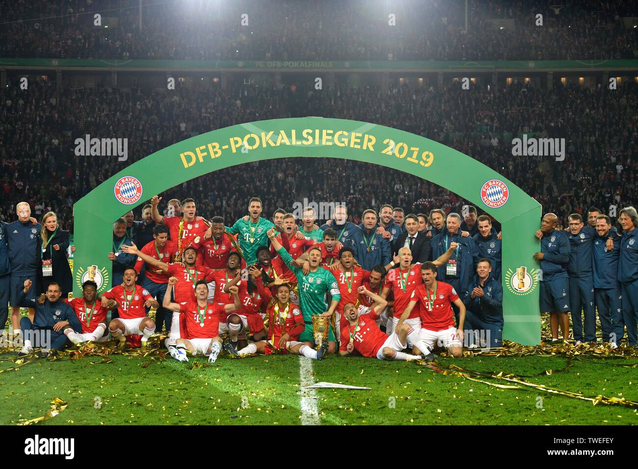 Photo de groupe FC Bayern remporte le DFB, Winners' Arch, 76e finale de la Coupe DFB RB Leipzig, RBL, contre le FC Bayern Munich, FCB, stadion Olympique Berlin, Allemagne Banque D'Images
