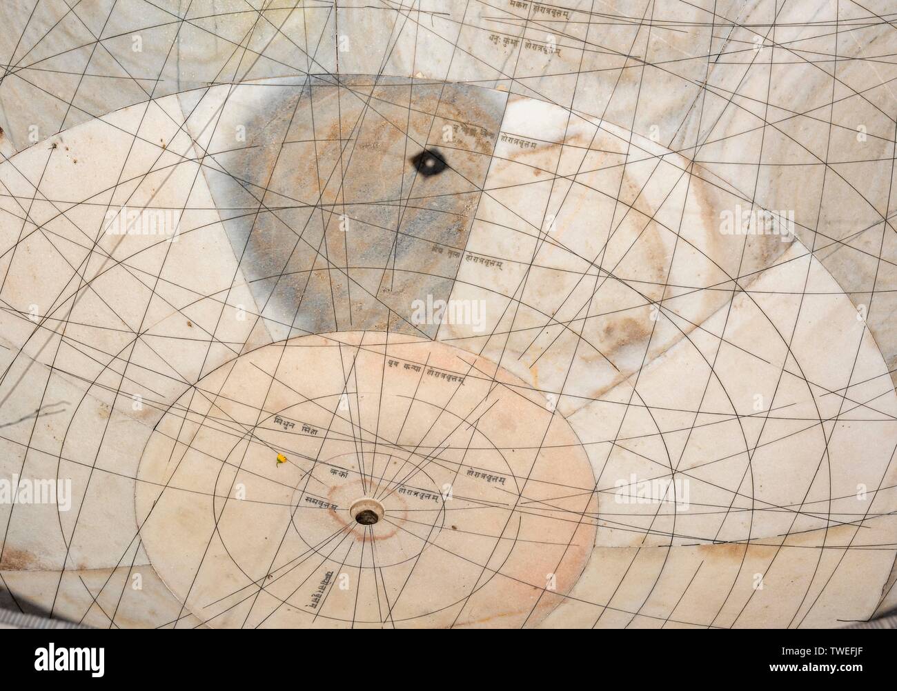 Instrument astronomique Chakra Yantra, l'observatoire Jantar Mantar, Jaipur, Rajasthan, Inde Banque D'Images