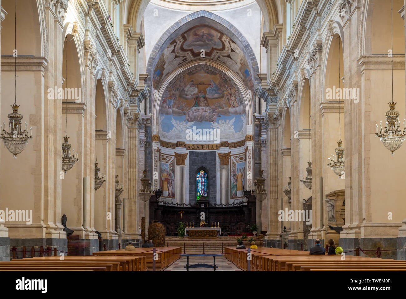 Piazza Del Duomo Catania,vue Sur La Cathédrale  Cattedrale  Avec Sa Celebre Fontaine De L Elephant Fontana Dell Elefante Dans Les Environs De La Piazza Sicile 91192840