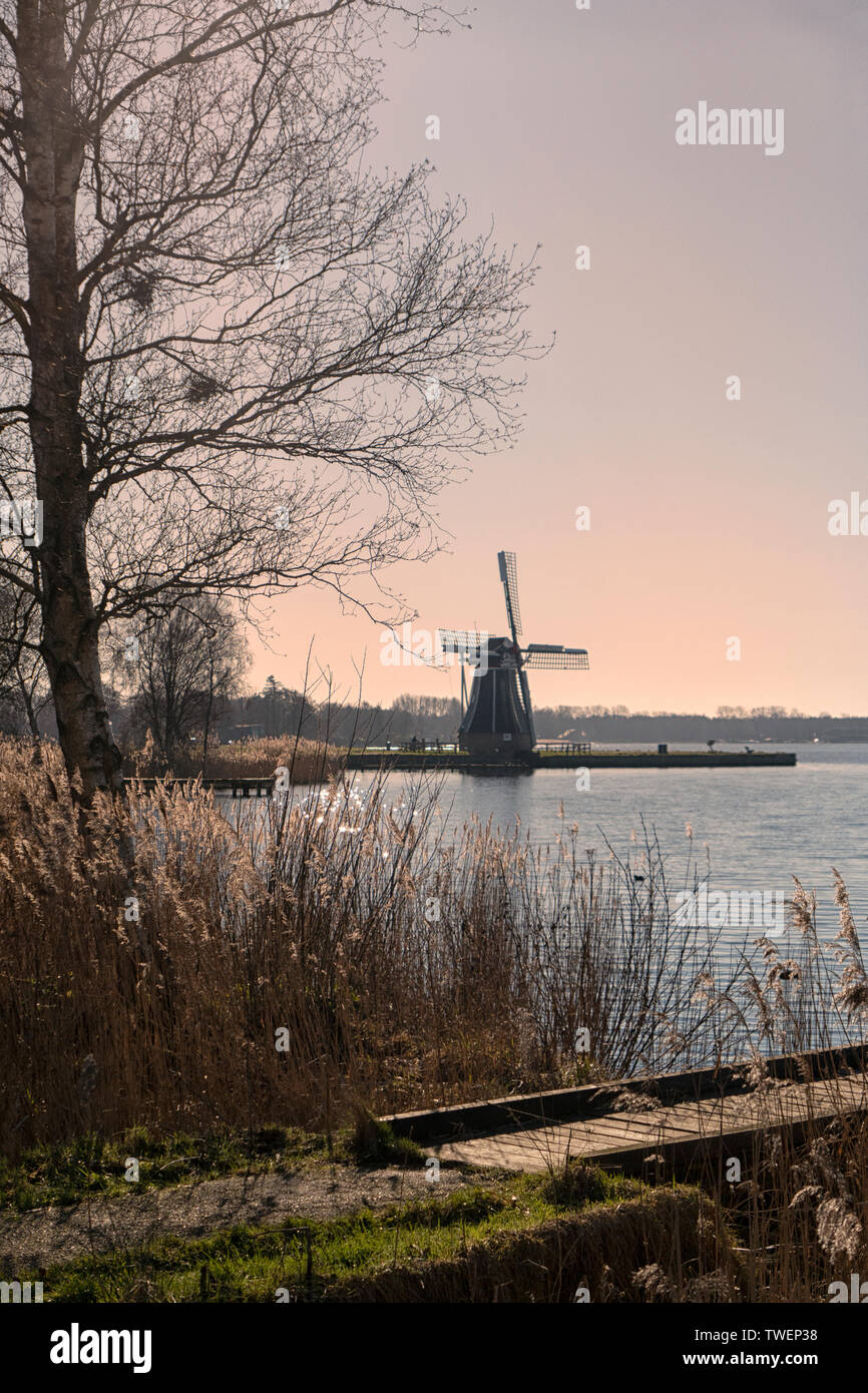 Moulin De Helper à Paterswoldsemeer dans la province de Groningue, Pays-Bas Banque D'Images